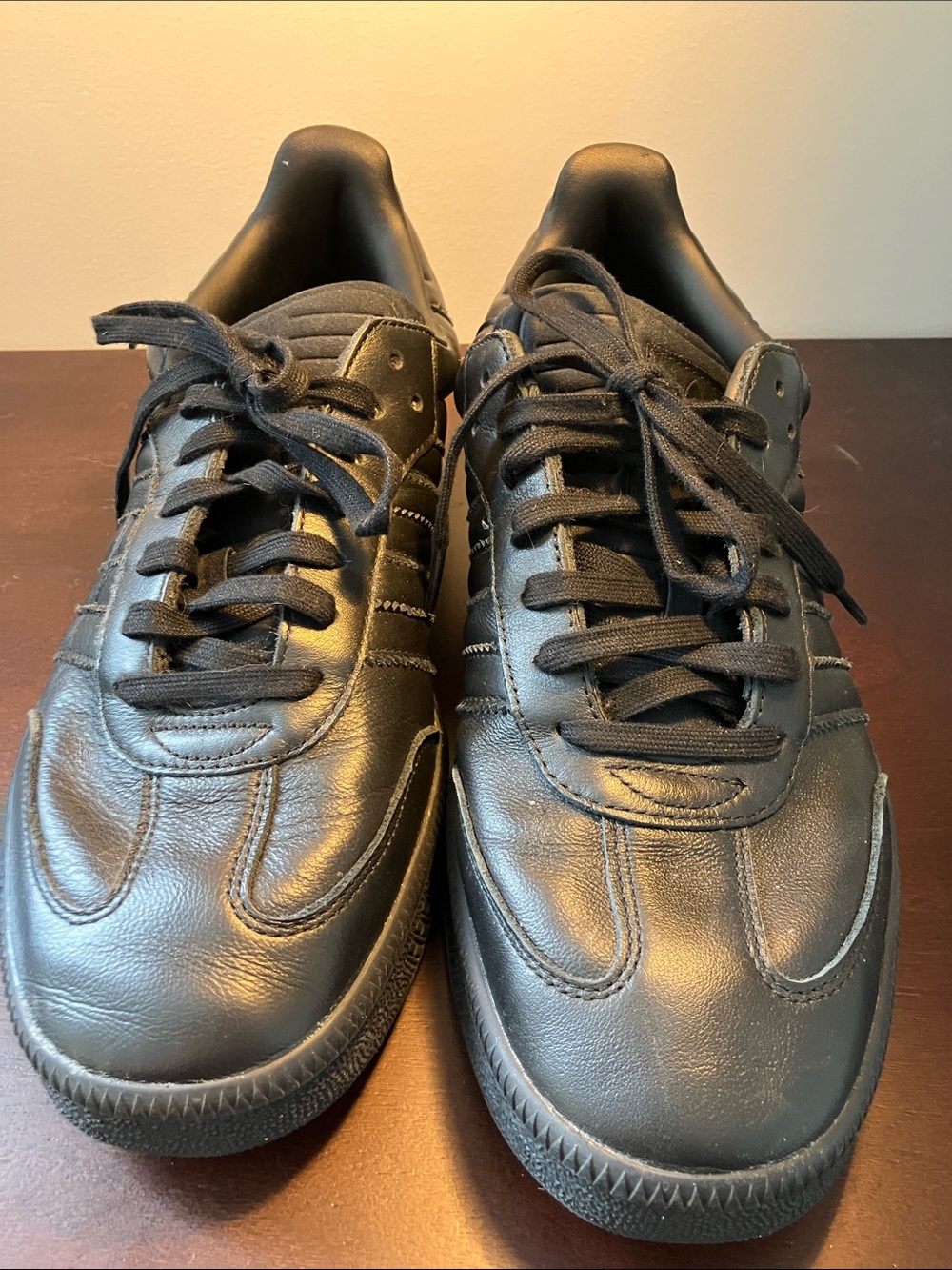 Like new! Adidas Men's Black Leather Low-Profile Sneakers